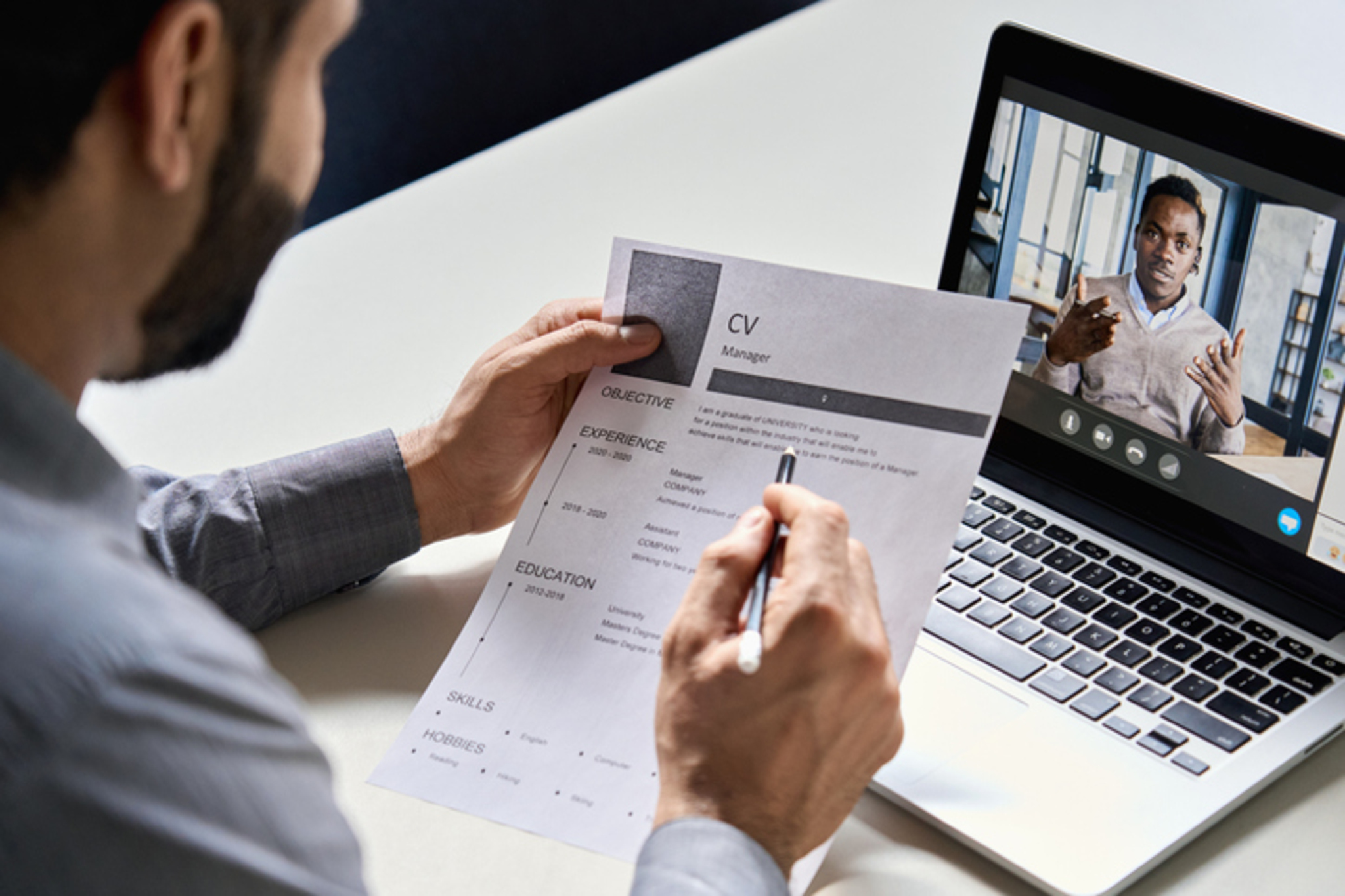 Face-to-face versus online recruitment: which is the best scenario 